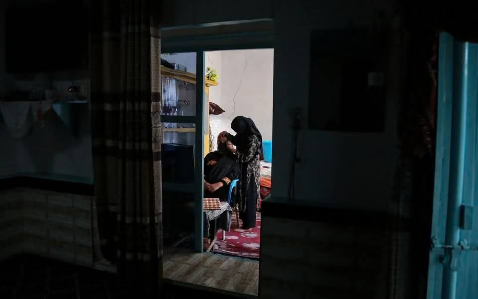 Taliban Intensify Crackdown: Secret Women’s Beauty Salons Face Closure and Arrest Threats